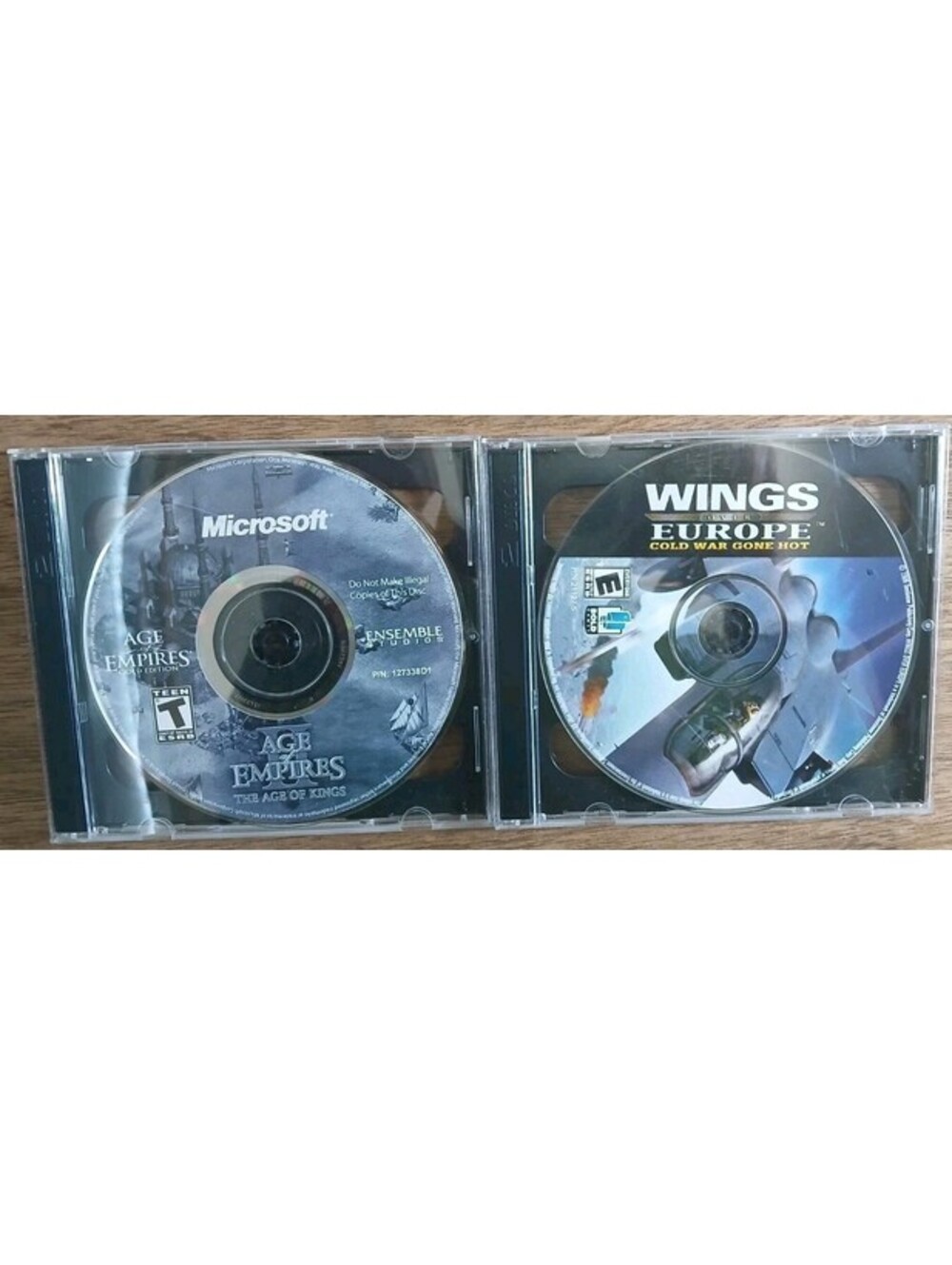 Age of Empires 2 - The Age of Kings Microsoft Game & Wings Over Europe Cold War